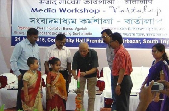 Day long media workshop â€˜Bartalapâ€™ observed at Santirbazar Community hall